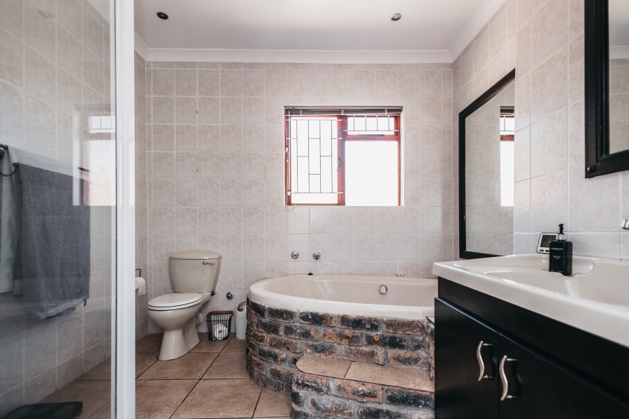 To Let 3 Bedroom Property for Rent in Kenridge Western Cape